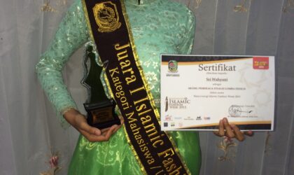 Juara 1 Fashion Week, Stikes Apresiasi Mahasiswinya