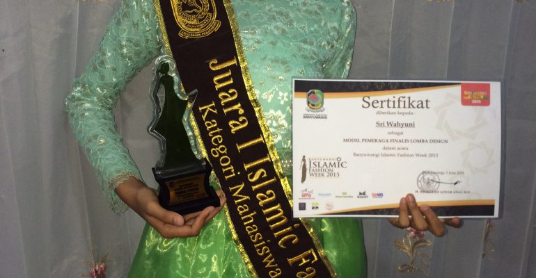 Juara 1 Fashion Week, Stikes Apresiasi Mahasiswinya