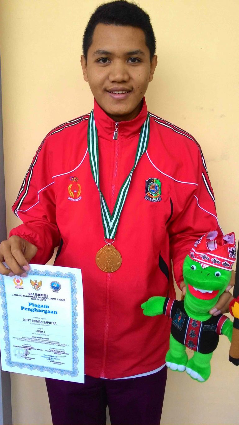 Dicky Mahasiswa Stikes Juara I Cabor Dayung Porprov Jatim