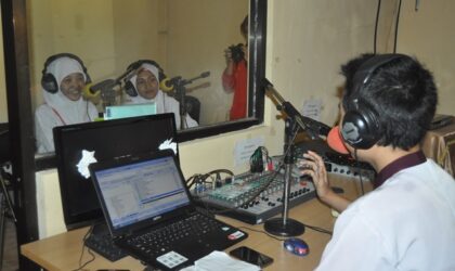 Stikes Kelola Radio Komunitas