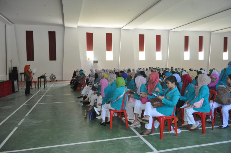 Mahasiswi Kebidanan se-Banyuwangi Ikuti Ukom di Stikes