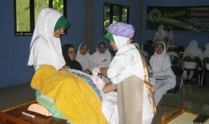 Mahasiswi Kebidanan Ikuti Pelatihan Bidan