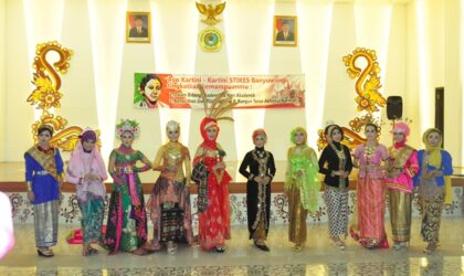 Peringati Hari Kartini Stikes Menggelar Lomba Fashion