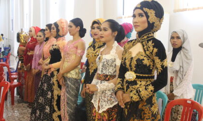 Peringati Hari Kartini, Stikes Menggelar Lomba Fashion Kartini dan Kartono