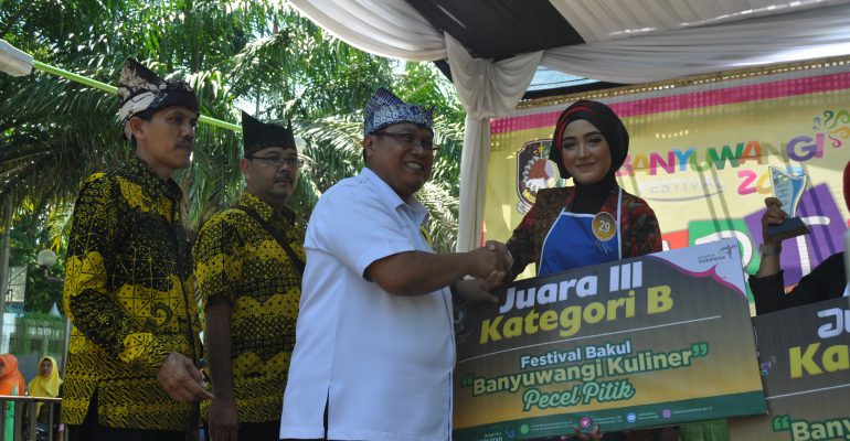 Stikes Juara 3 Festival Bakul Pecel Pitik