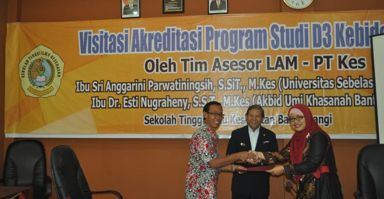 Empat Prodi di Stikes Banyuwangi Terakreditasi B