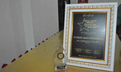 Stikes Banyuwangi Raih Penghargaan Bergengsi Education Award Excellence in Quality and Programme Winner 2017