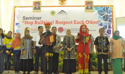 Pelajar dan Mahasiswa se-Kabupaten Banyuwangi Deklarasikan Stop Anti Bullying di Stikes