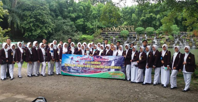 Mahasiswa Farmasi Stikes Banyuwangi Tour Semarang-Solo