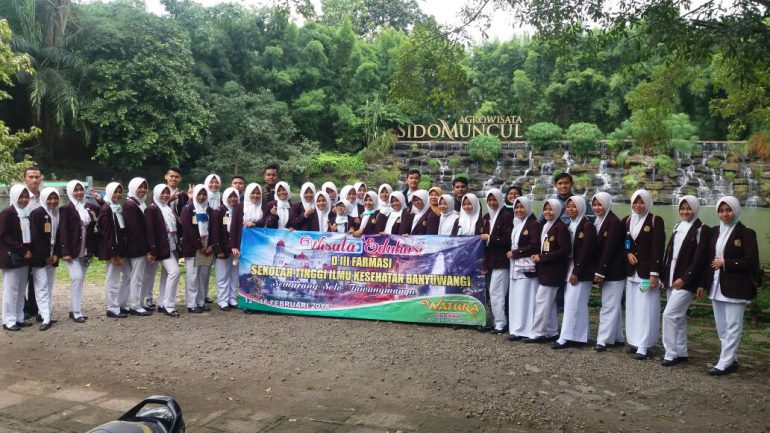 Mahasiswa Farmasi Stikes Banyuwangi Tour Semarang-Solo