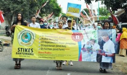 Mahasiswa Stikes Ikut Ramaikan Karnaval Kecamatan Glagah