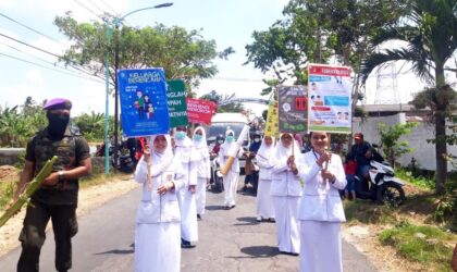 Mahasiswa Keperawatan Turut Meriahkan HUT RI 74 Di Glagah
