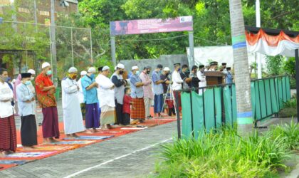Salat Idul Adha, Stikes Banyuwangi Terapkan Protokol Kesehatan