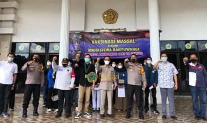 Stikes Banyuwangi Turut Aksi Gerai Vaksin Masal Polresta