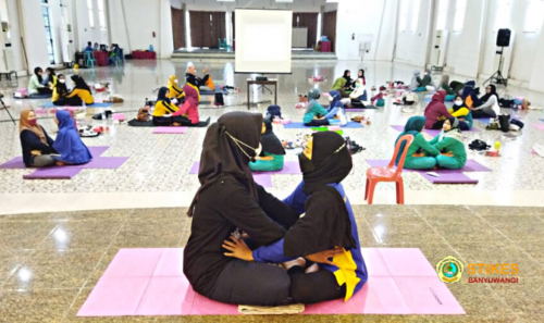 Prodi Pendidikan Sarjana Kebidanan Berikan Pelatihan Hypno dan Yoga Untuk Mahasiswa Baru
