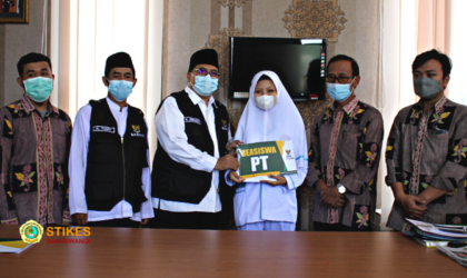 Mahasiswa Stikes Terima Beasiswa dari Baznas Banyuwangi