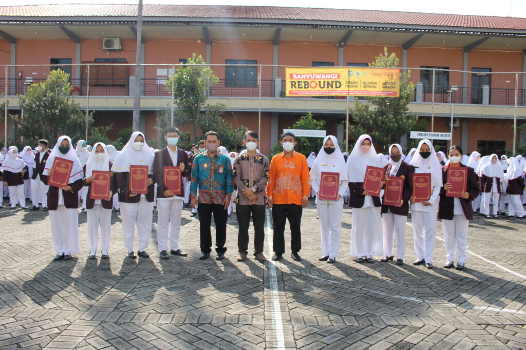 Potret Tim PKM Stikes Banyuwangi berprestasi