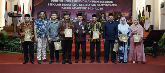 Penyerahan Cinderamata kepada wahana praktik Mahasiswa STIKES Banyuwangi