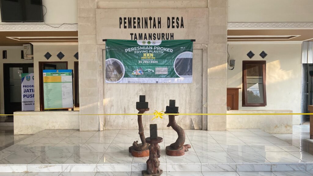 Peresmian Paving Plastik Krajan yang akan diberikan kepada masyarakat